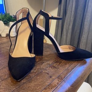 Black Swede Like Chunky Heel